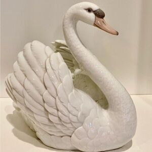 Lladro glazed ceramic swan